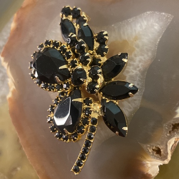 Xxsoldxx Vintage D&E Juliana gold & black brooch EUC 1.5" x 2.5" - Picture 10 of 17